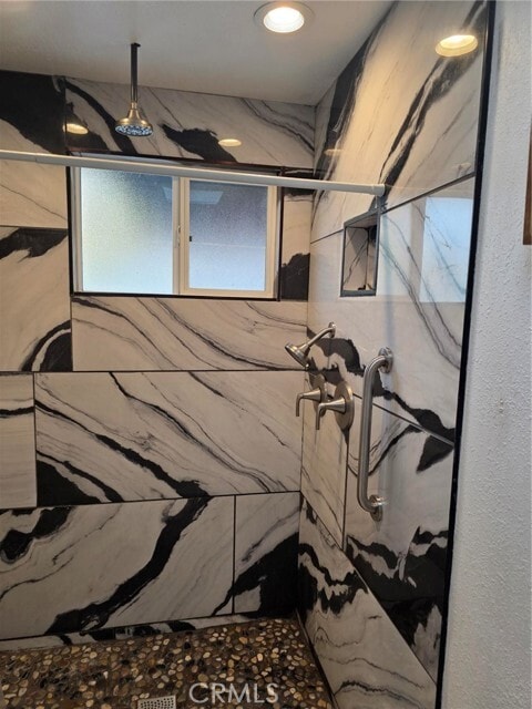 Building Photo - 917 Helmsdale Ave