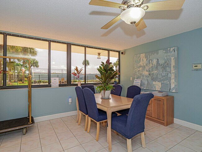 Building Photo - 4141 Ocean Dr