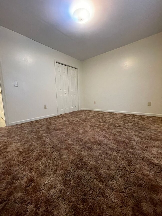 Building Photo - Two Bedroom Apartment for Rent