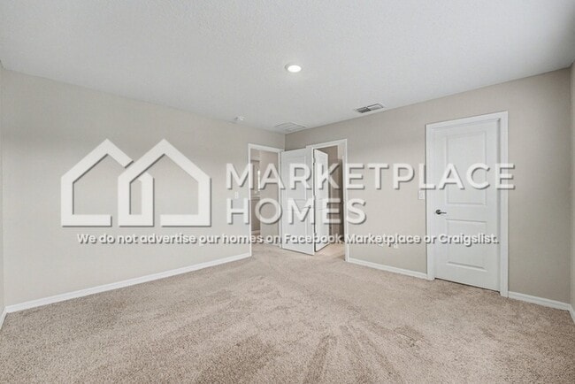 Building Photo - 2044 Rosewood Cir