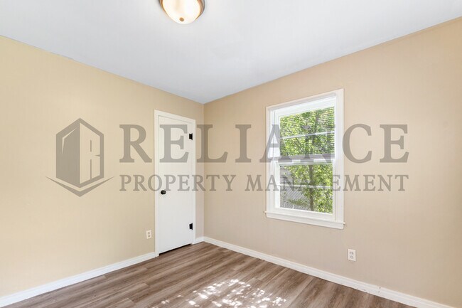 Building Photo - 1401 W 34th St S