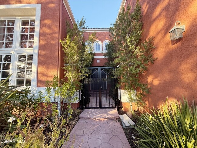 Building Photo - 267 High Meadow St