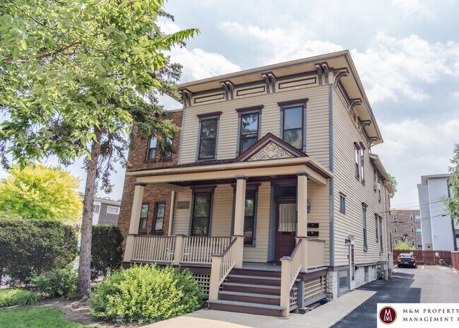 Building Photo - 947 South Blvd