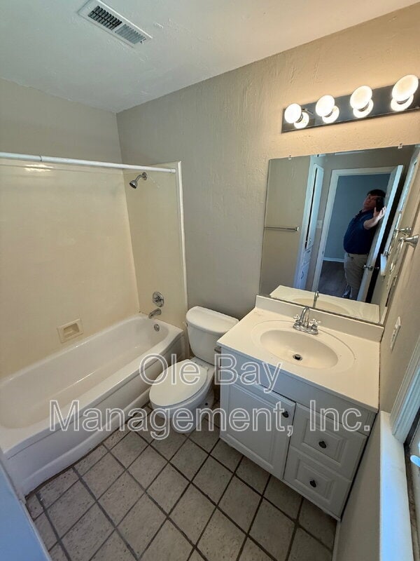 Building Photo - 253 Vanderbilt Dr