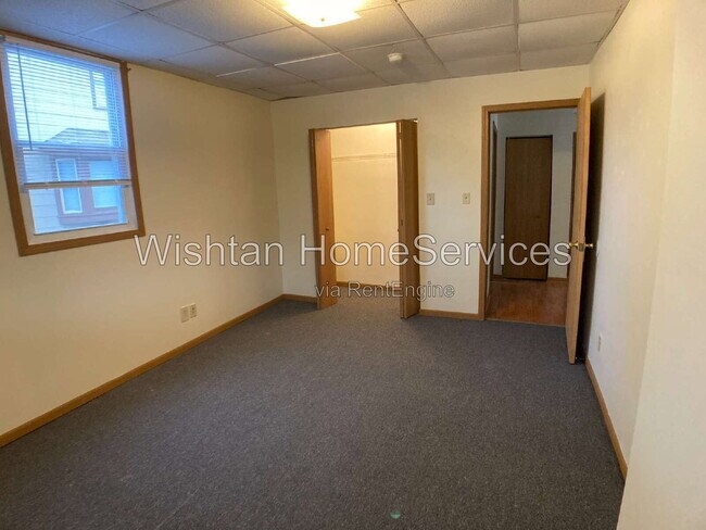 Building Photo - 308 W Adams Rd