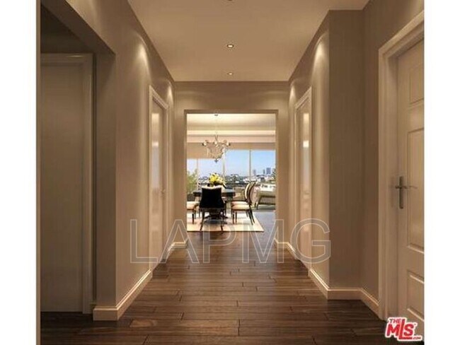 Building Photo - 450 N Palm Dr
