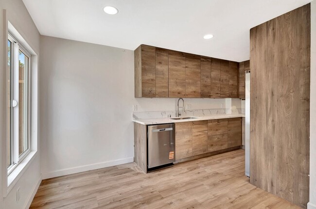 Building Photo - 2 bedrooms 1.5 baths home in San Diego FOR...