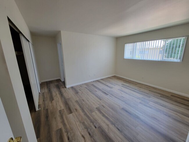 Building Photo - 15000 Burbank Blvd
