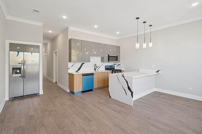 Building Photo - 4839 W Huron St