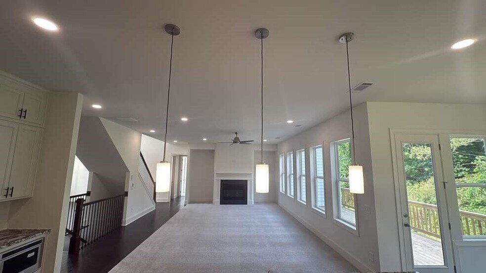 Building Photo - 5365 Travers Ln