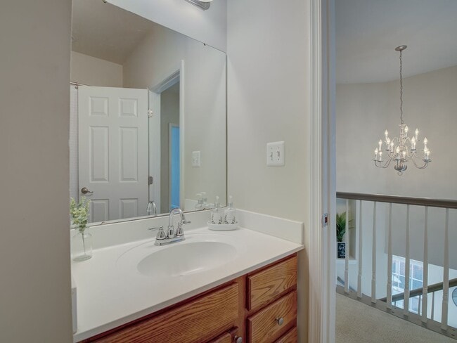 Building Photo - Lovely TH Available Now in Bowie! HCVP Warmly Welcomed.