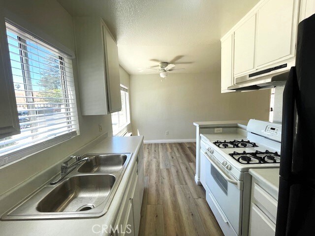 Building Photo - 14817 Sylvan St