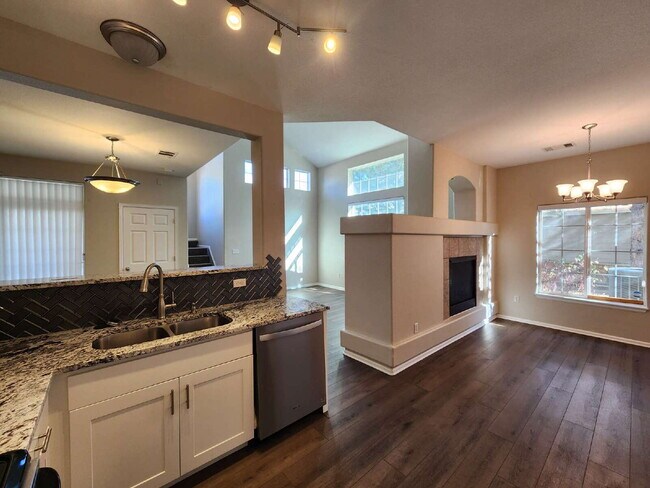 Building Photo - Spacious Two-Suite Townhome With Garage, Fireplace And Community Pool