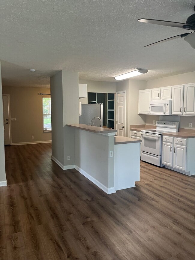 Building Photo - "Spacious 4-Bedroom Gem in Hermitage with 2.5 Baths and 1,824 Sq Ft of Comfort!"