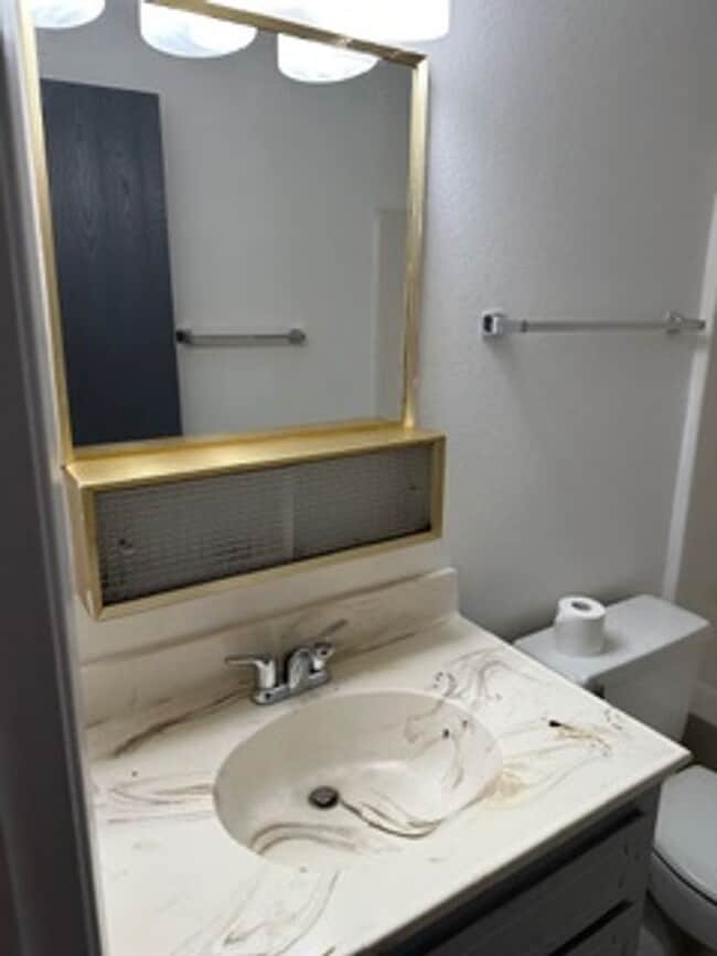 Building Photo - 3 Bed, 2.5 bath home in Carson City, Avail...