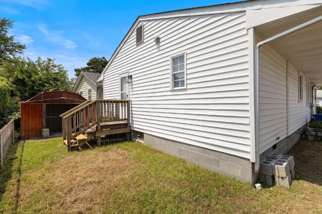 Building Photo - 906 37th St