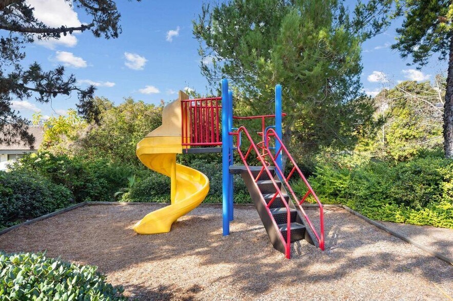 Building Photo - 4425 Caminito Pedernal