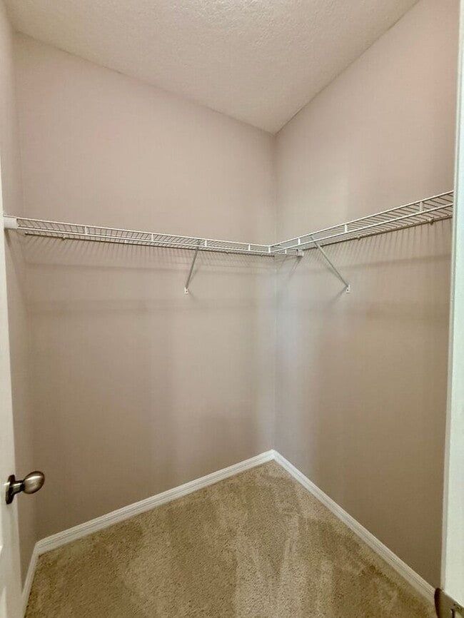 Building Photo - SPACIOUS Two Story Beautiful 5/4 Home in The Enclave At Aloma!