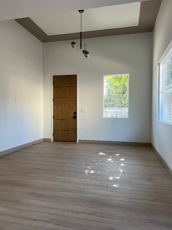Building Photo - 913 Wildrose Ave