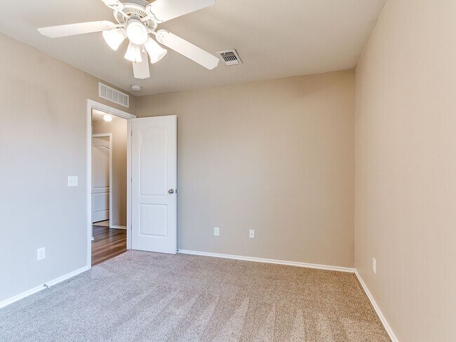 Building Photo - Beautiful Home in Edmond Community