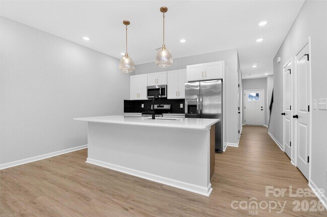 Building Photo - 341 N Hoskins Rd