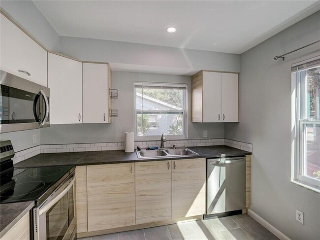 Building Photo - 1007 Sumner Blvd