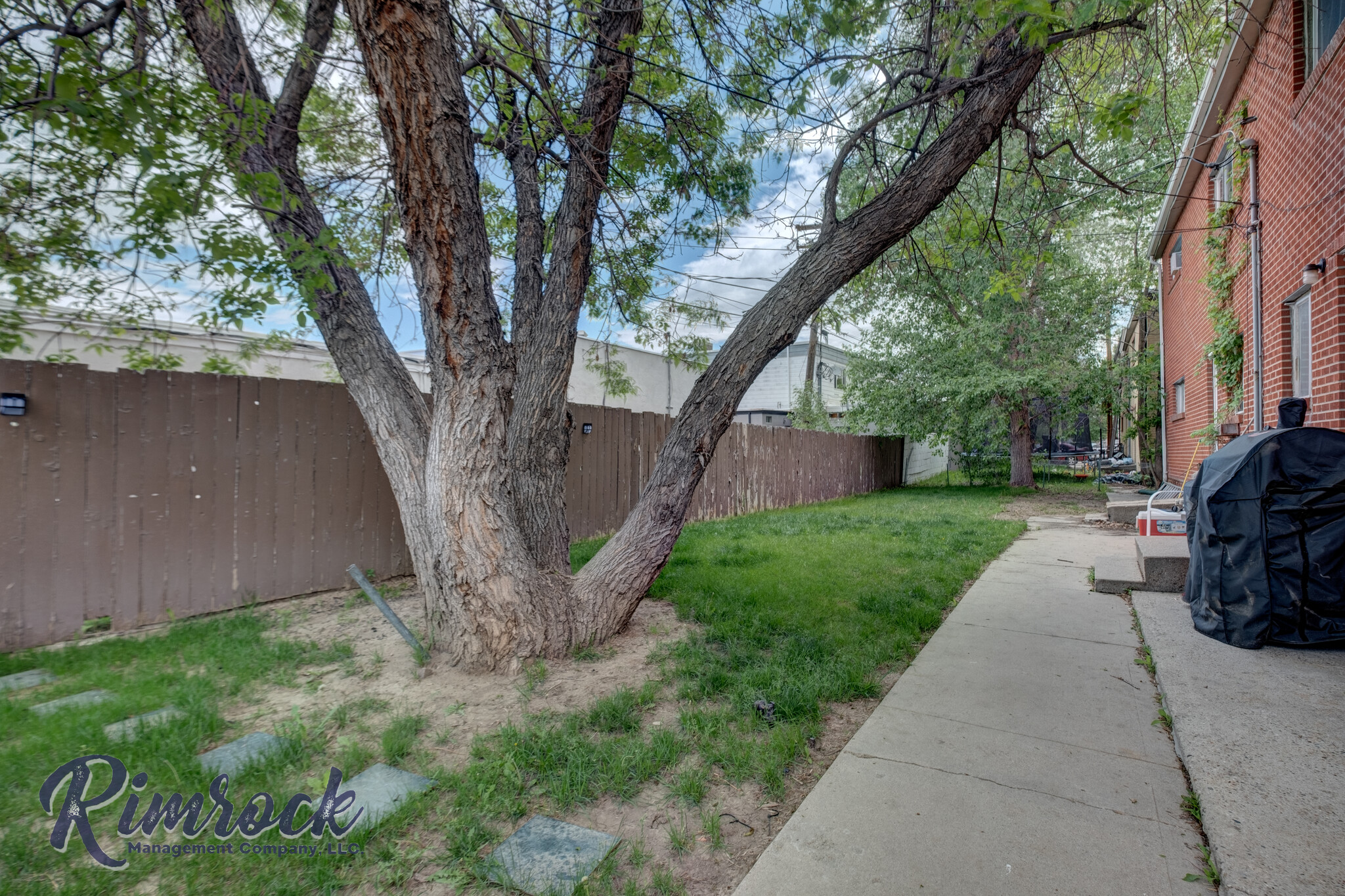 Building Photo - 1810 Hyview Dr.