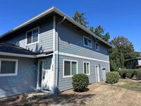 Building Photo - 1515 NE Hale Pl