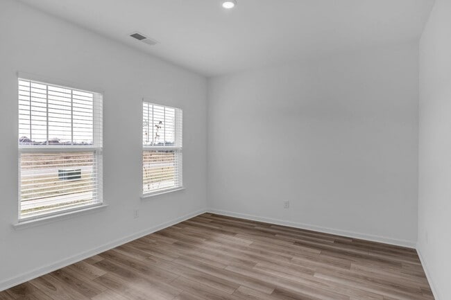 Building Photo - Brand New Townhome