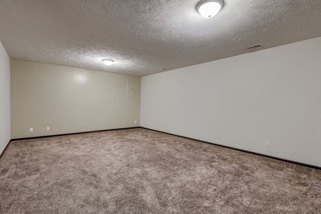 Building Photo - 2644-48 W Timberlake Dr