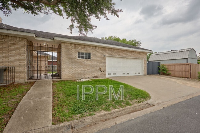 Building Photo - 1309 Summerfield Ln