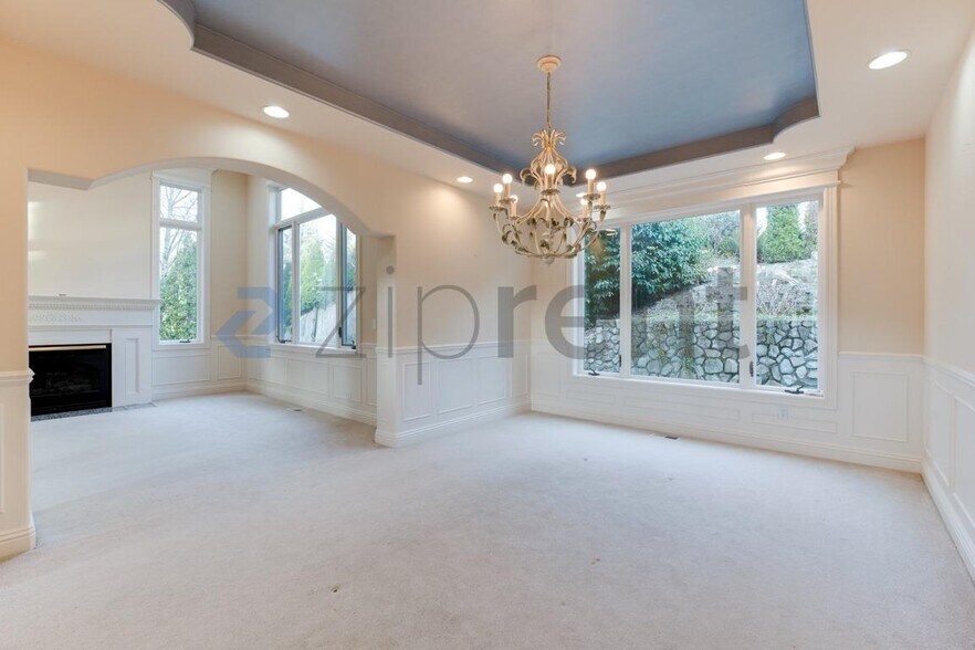 Building Photo - 16461 SE 56th Pl