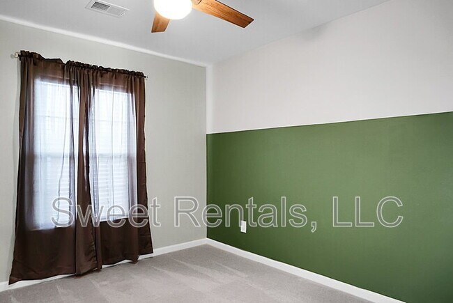 Building Photo - 210 Daniels Creek Cir