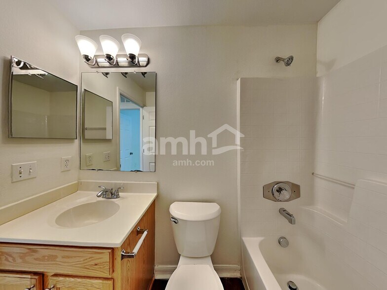 Building Photo - 2201 Pierce Arrow Dr