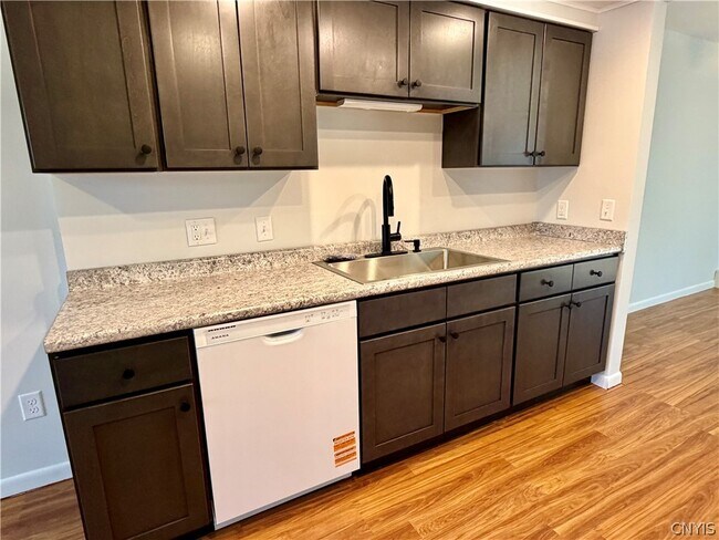 Building Photo - 14 Pond Path