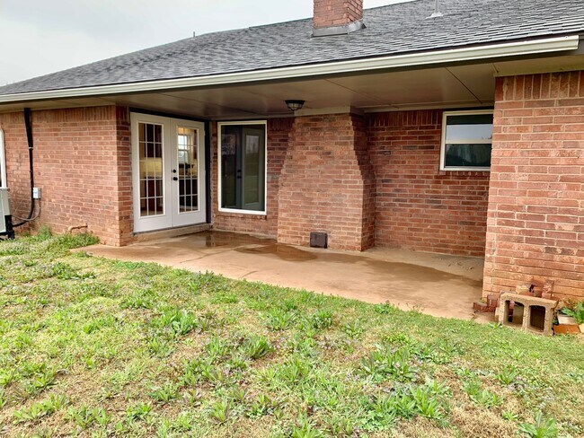 Building Photo - 310 Wewoka Dr