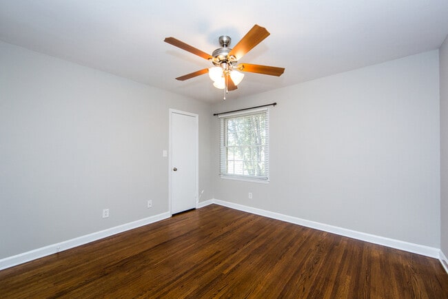 Building Photo - Charming 2BD/1BA Townhouse at Cotswold!