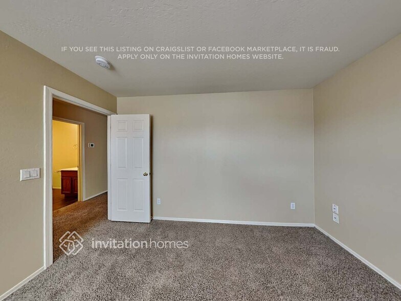 Building Photo - 10535 W Chickasaw St
