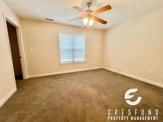 Building Photo - GATED COMMUNITY - Freshly Painted 2 Bed 2 ...