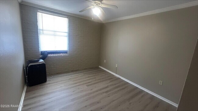 Building Photo - 3101 Highland Rd