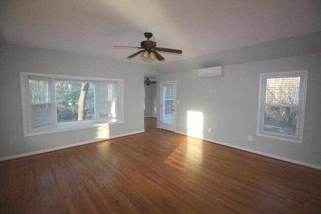 Building Photo - 9944 Murnane St