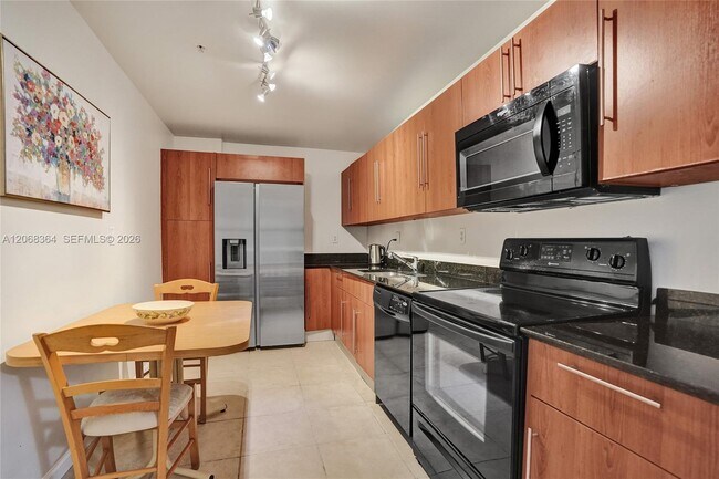 Building Photo - 3000 S Ocean Dr