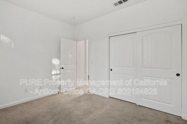 Building Photo - 2446 Mojave Dr