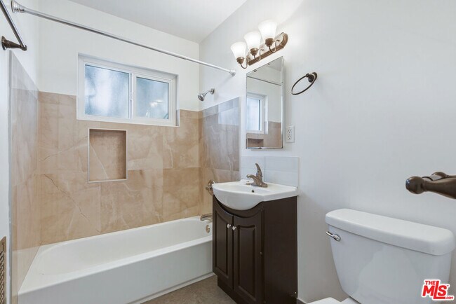 Building Photo - 5117 Crenshaw Blvd