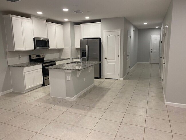 Building Photo - 3 Bedroom 2.5 Bath Townhouse in Eden at Cr...