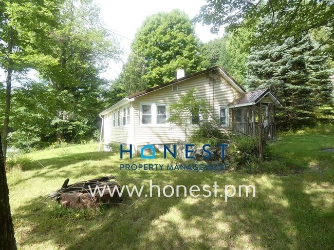 Building Photo - 523 Memorial Dr