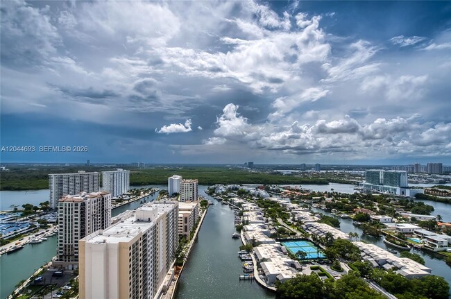 Building Photo - 16001 Collins Ave