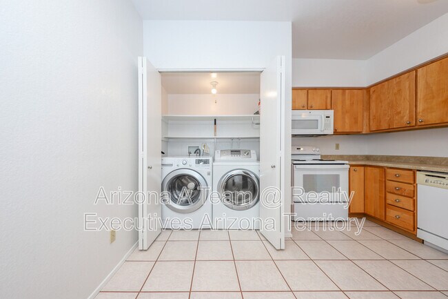 Building Photo - Rivenoak Circle-8178 E.