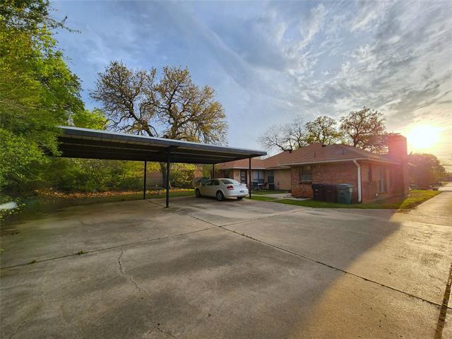 Building Photo - 2202 Bolivar St
