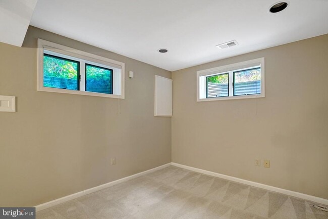 Building Photo - 821 N Latham St